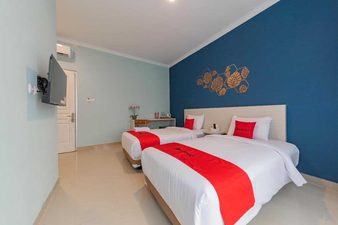 Reddoorz Plus Near Surapati Core Bandung Eksteriør bilde